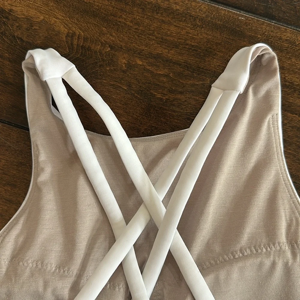 Lululemon sports bra Sz 6 - Picture 4 of 6